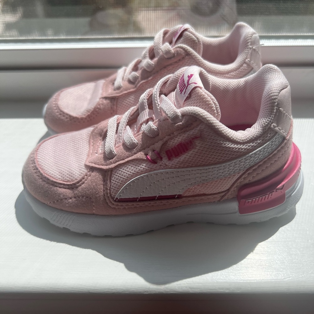 Puma Kids Sneakers in Pink and White